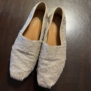 Size 9 sparkly rose gold Toms